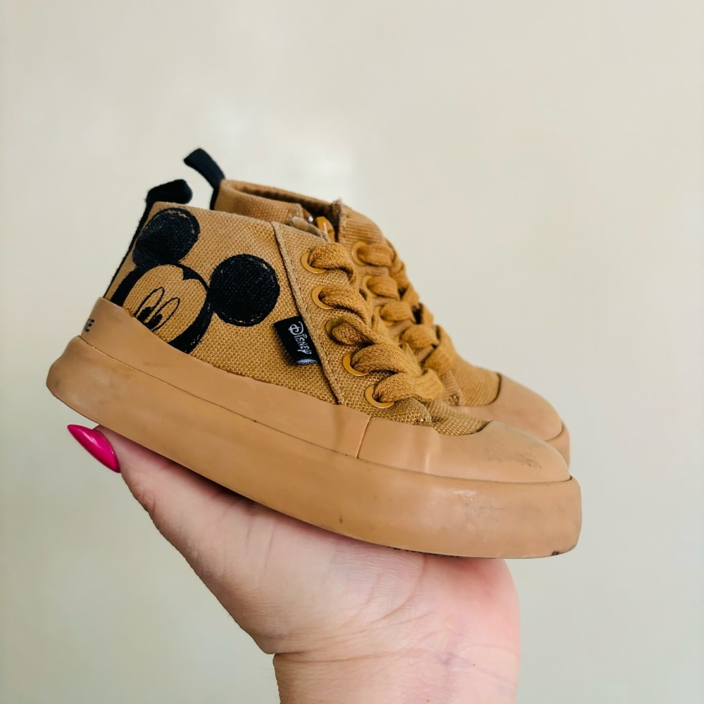 Zara Disney Mickey Mouse High Top Sneaker Shoes size 6